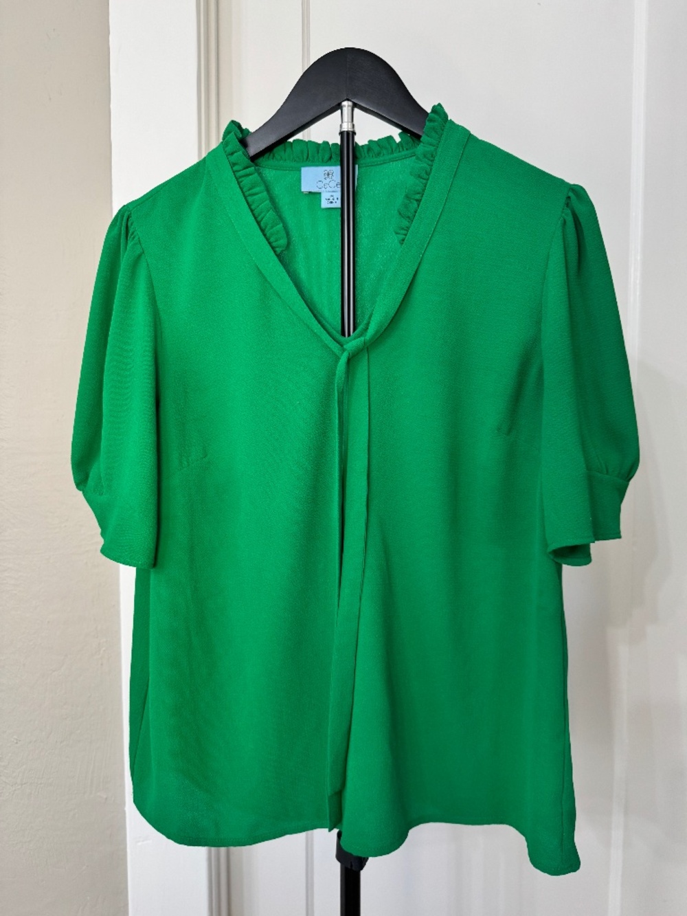 CeCe Kelly Green Ruffle V-Neck Tie Front Blouse - Size M
